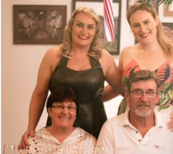 Família Zaccaron reunida em casa